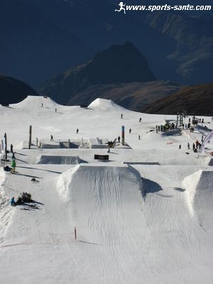 Vidéo de saut freeski au snowpark des Deux Alpes