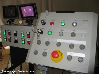 Photo tableau de commandes simulateur d'avalanche