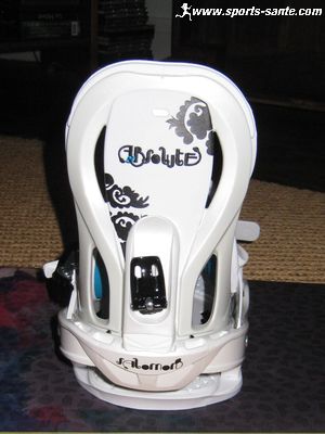 Photo du spoiler d'une fixation de snowboard