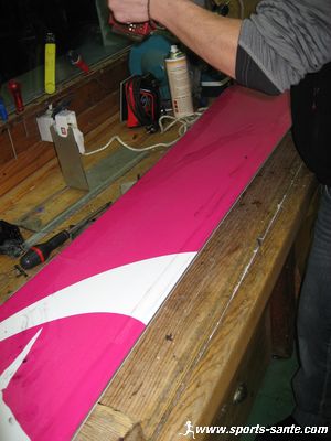 Remise à neuf d'un snowboard grâce à la technologie Wintersteiger