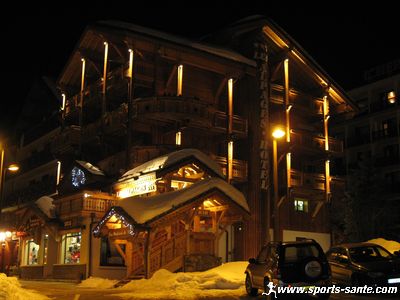 Photo de l'hotel les Alpages de nuit