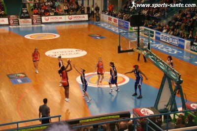 Image de panier en basket féminin