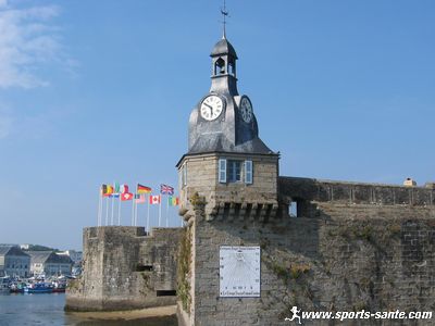 La Ville Close et les remparts du port de Concarneau Finistère Bretagne