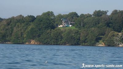 Belle maison en Bretagne avec sur sur l'eau