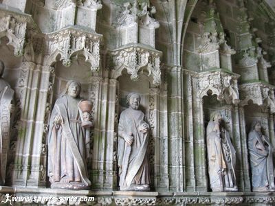 Photo du porche de la chapelle de Kernascléden