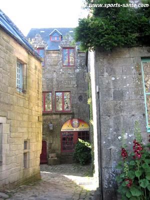 Photo de ruelles médiévales à Locronan en Finistère