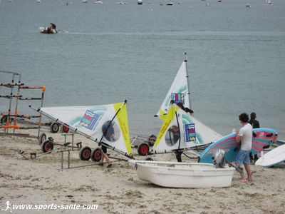 Photo de planche à voile pour enfants.