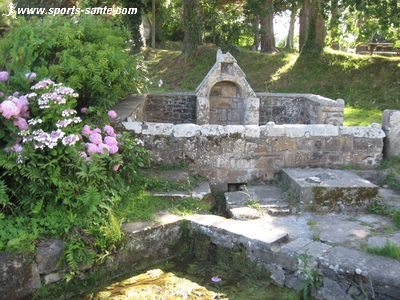 Photo de la fontaine Saint-Eloi à Roscanvel Finistère