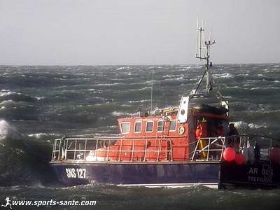 Photo du bateau de sauvetage de Trégunc rentrant de mission