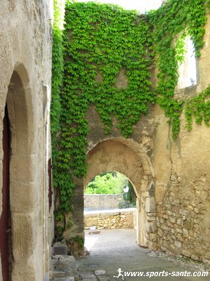 Photo d'une porte d'accès à Puechabon.