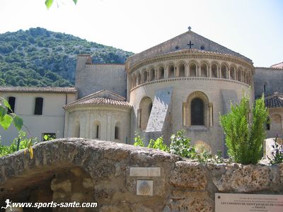 Photo de l'abbaye romane de Saint Guilhem le désert
