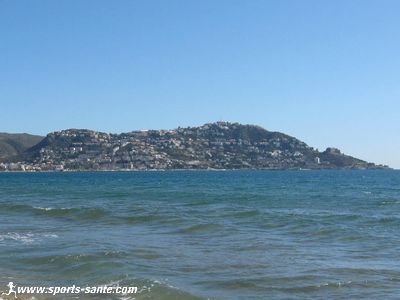 Photo de Rosas depuis la tour d'Ampuriabrava