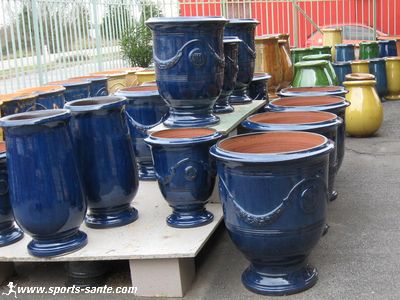 Photo de vases émaillés en terre d'Anduze 