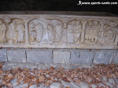 Photo du sarcophage chrétien du Hameau des Salles
