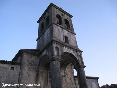 Photo du clocher carré de l'Église Saint-Pierre-aux-Liens à Labeaume