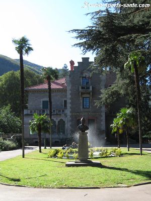 Photo de la Mairie et de ses jardins méditerranéens