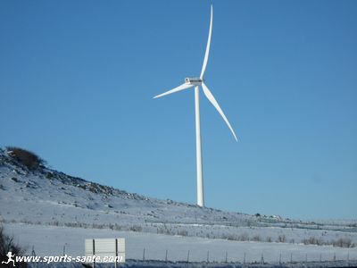 Photo d'une éolienne dans le Cantal