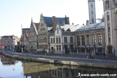 Tourisme à Gand en Belgique. Photos et visite de la ville natale de Charles Quint : chateau des comtes, la cathédrale St Bavon