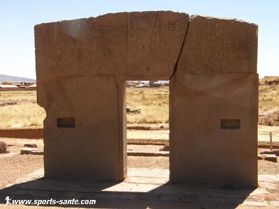 Photo de la Porte du soleil Kalasasaya Tiwanaku Bolivie