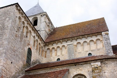 Idée week end culturel dans le Berry : visite de l'abbatiale Saint Martin de Plaimpied Givaudins, joyau de l'art roman au Sud Est de Bourges