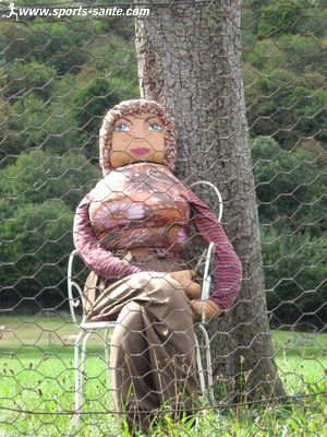 Photo d'une mounaque assise à Campan