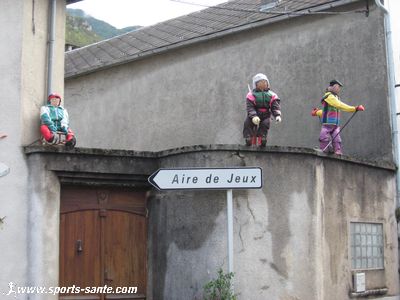 Photo de mounaques évoquant le ski la luge la randonnée