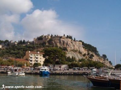 Photo du Château dominant le port de Cassis