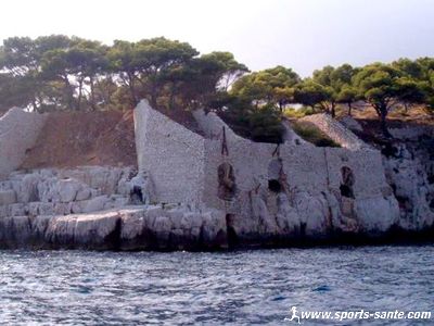 Photo d'un ancien quai de chargement des pierres de Cassis