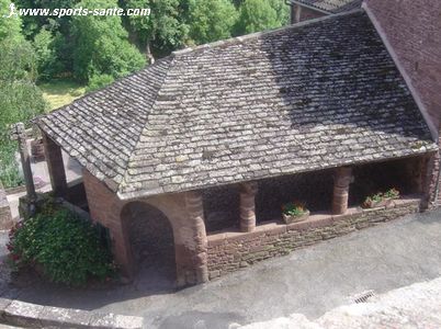 Photo de la halle de justice à Combret Midi Pyrénées