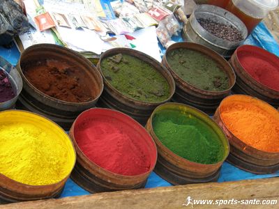 photo de colorants végétaux marché de Pisac