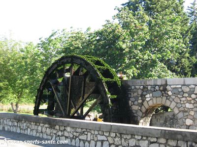 Photo d'une roue à eau ou meuse sur l'Hérault