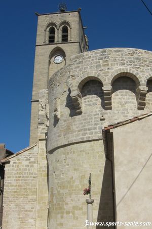 Photo de l'église médiévale de Sainte-Eulalie de Montblanc dans l'hérault.