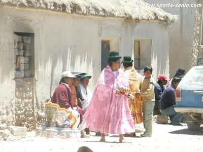 Photo famille d'indiens à Colchani Bolivie