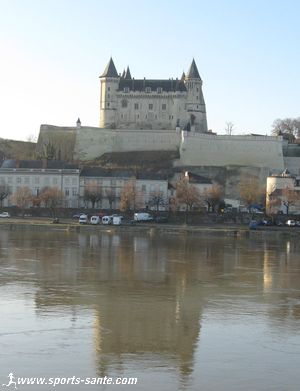 Photo du Château de Saumur et des remparts reconstruits