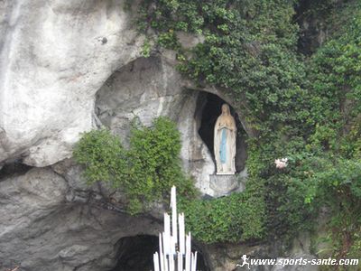 Photo de la grotte de Massabielle à Lourdes