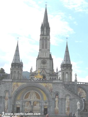 Photo de la basilique Notre-Dame-du-Rosaire à Lourdes Hautes Pyrénées