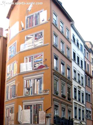 Photo de la fresque des livres à Lyon