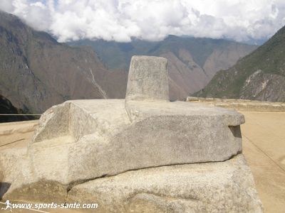 Photo de l'Intihuantana au Macchu Pichu