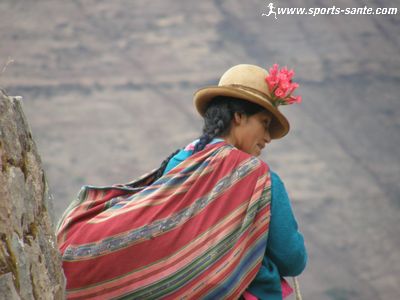 Photo d'une indienne en costume du Pérou