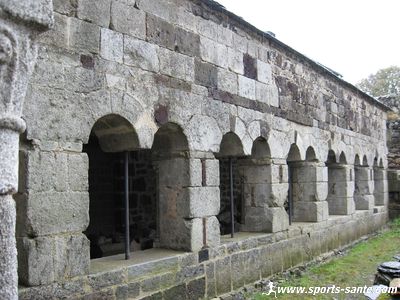 photo du cloître roman de Mazan en Ardèche