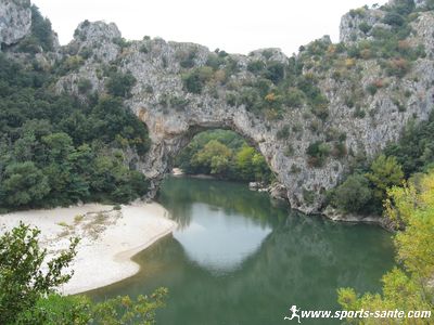 Vallon Pont d'Arc et le plateau ardéchois région Rhône-Alpes