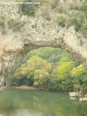 Photo de l'arche à Vallon Pont d'Arc en Ardèche