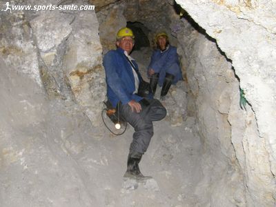 Photo à l'entrée des galeries de mines à Potosi Bolivie