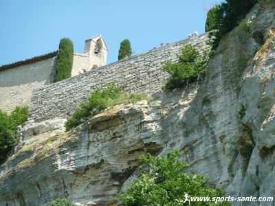 Photo de la chapelle sainte Estelle au Baux de Provence