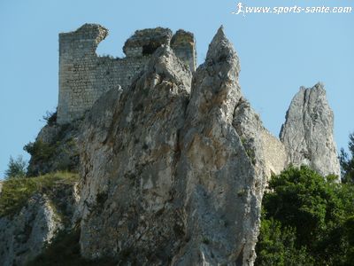 Photo des remparts du château d'Orgon en Provence