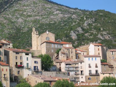Photo de l'église du XII ème siècle de Roquebrun.