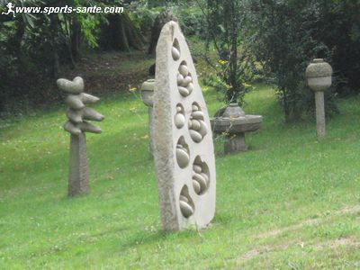 Photo de statue de granit intitulée Senzo Titulo par Ronan Suignard