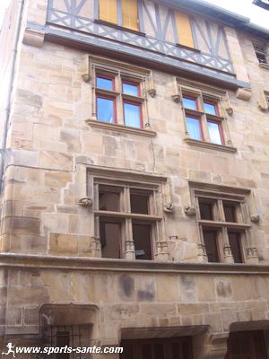 Façade de la maison du prévôt de Saint-Sernin en Midi Pyrénées