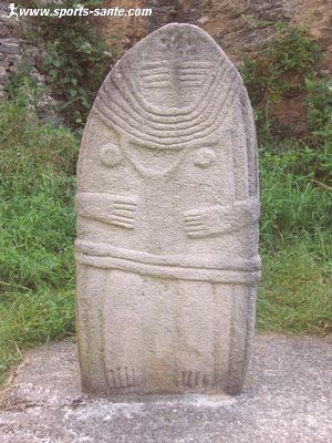 Photo d'une statue-menhir à Saint-Sernin Aveyron