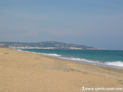 Photo de la grande plage de la Corniche à Sète.